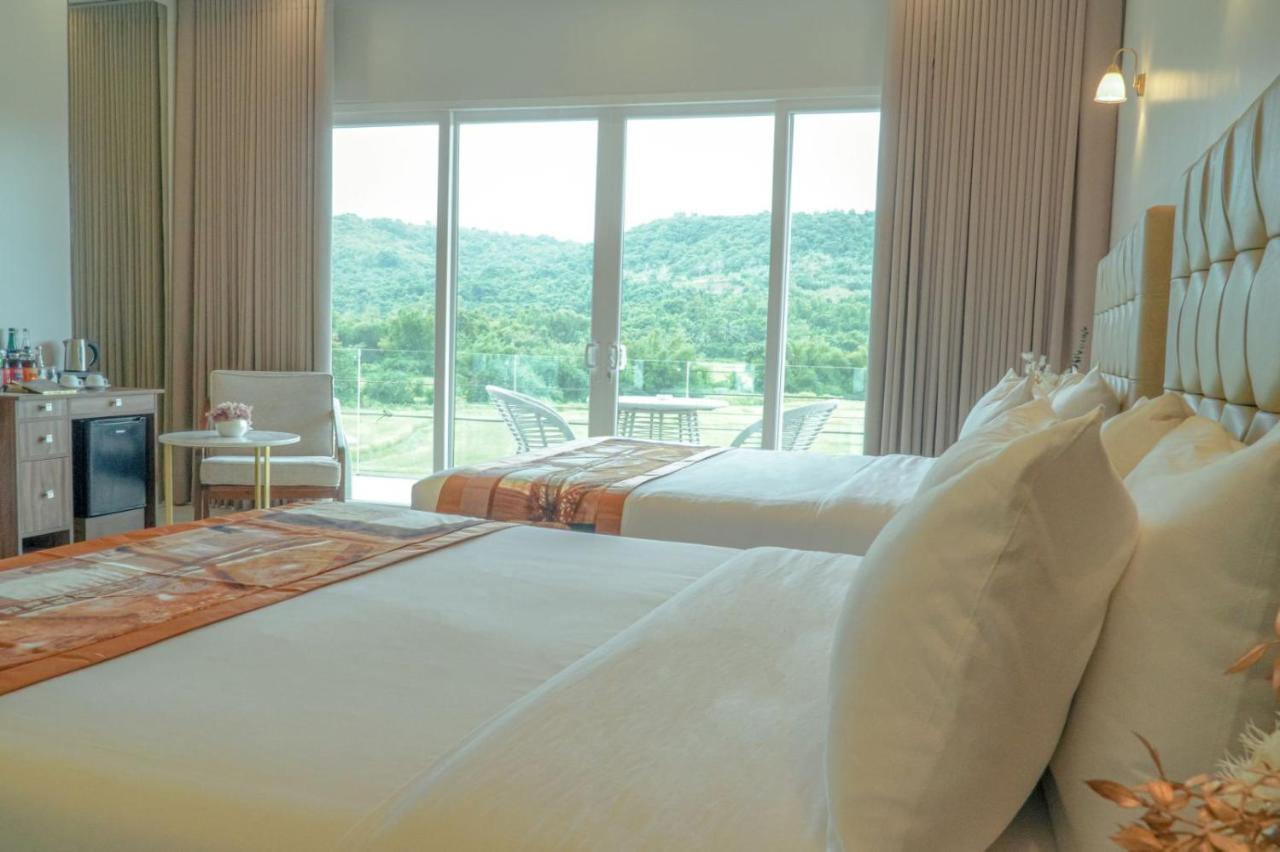 Rancho Bernardo Luxury Villas And Resort Bagac المظهر الخارجي الصورة